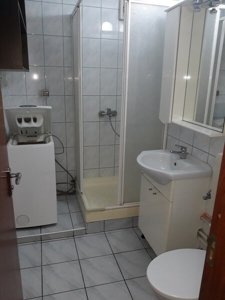 Brasov stradal, Drumul Taberei, vis-a-vis de Piata Moghioros, proprietar,