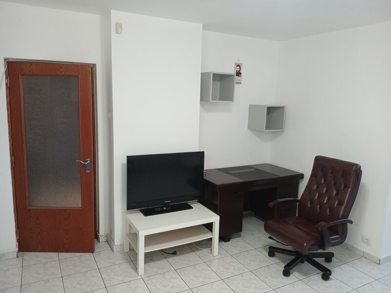 Brasov stradal, Drumul Taberei, vis-a-vis de Piata Moghioros, proprietar,